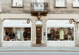 D'Numm vun der Entreprise ass kyō