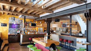 Den Numm vun der Entreprise ass Independent Café
